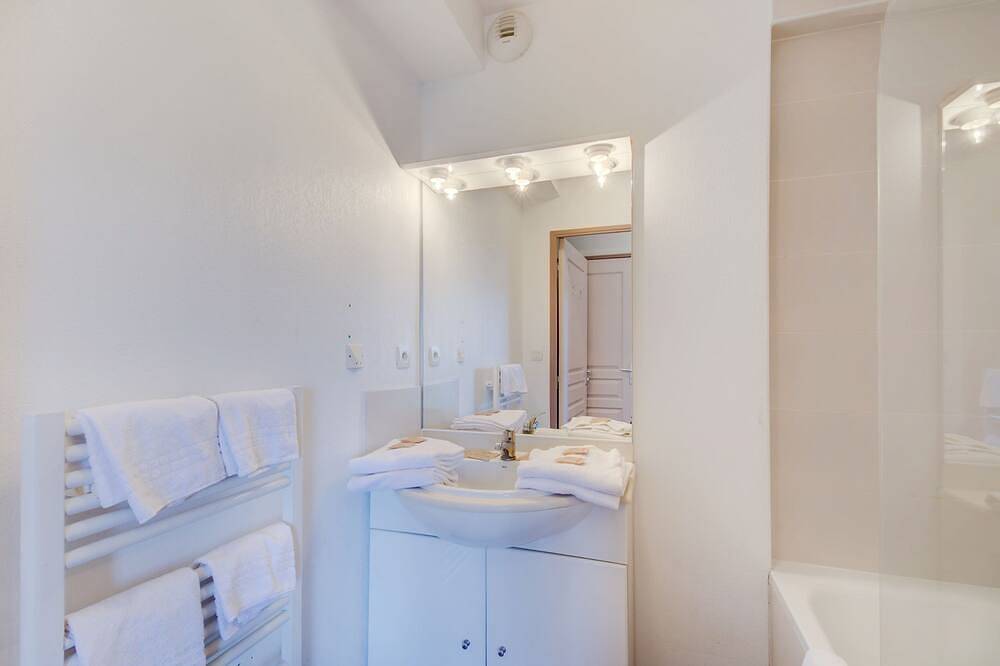 Apartamento entero, Studio Mezzanine avec Accès Piscine Extérieure in Colombiers, Côte d'Améthyste