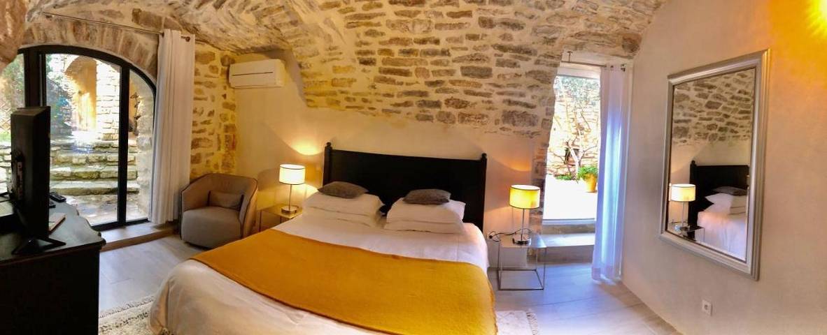 Chambre d’hôte pour 2 personnes, avec jardin ainsi que piscine et vue dans le Gard - 3