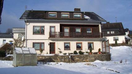Ferienwohnung für 2 Personen, mit Garten und Terrasse in Hallenberg