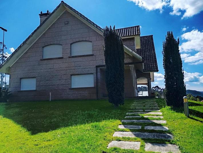 Apartamento para 10 personas, con vistas y piscina además de terraza y jardín en Gondomar