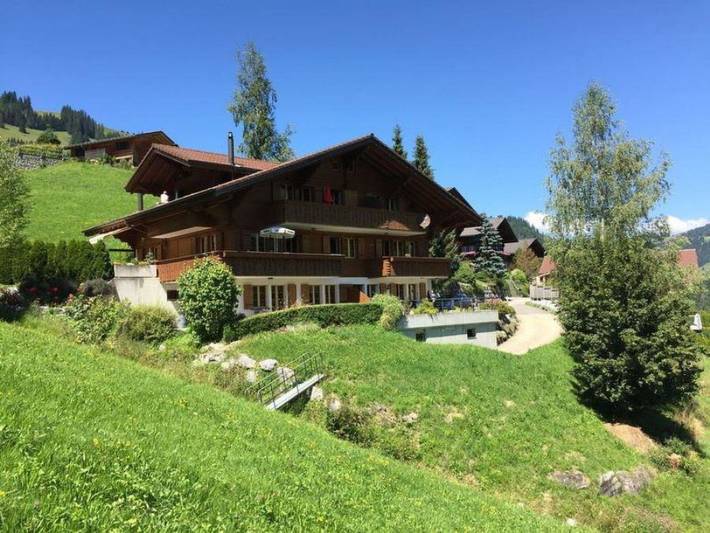Ferienwohnung für 4 Personen, mit Balkon in Zweisimmen