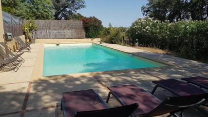 Cottage pour 15 personnes, avec piscine ainsi que vue et jardin à Boisseron