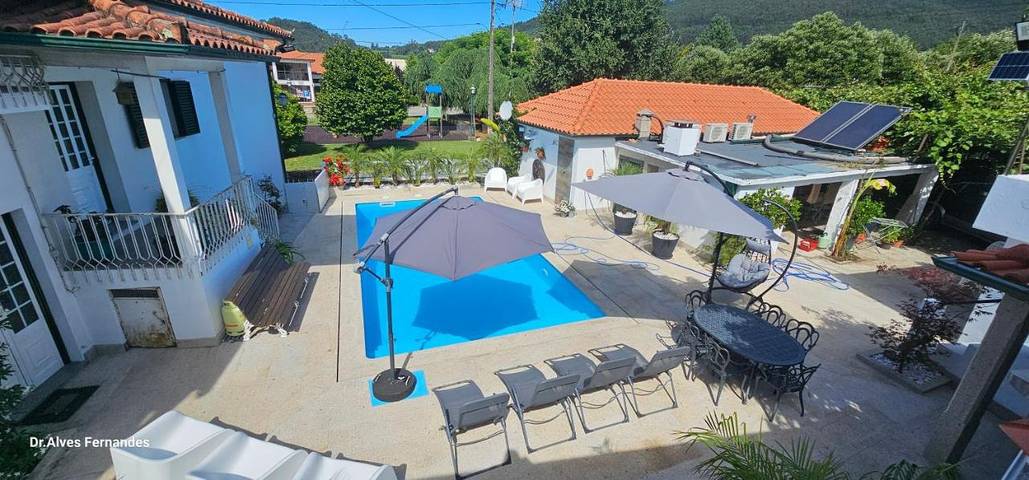 Location de vacances pour 4 personnes, avec vue et vue sur le lac ainsi que piscine et jardin dans Refóios do Lima - 3