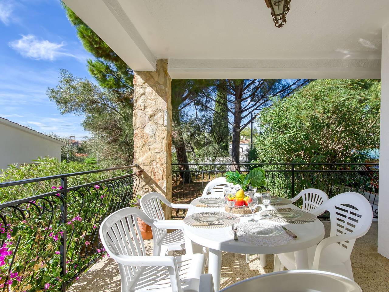 People i - People i 635.1 in El Mas Fumats, Roses