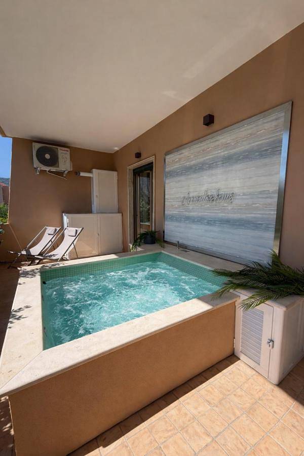 Ferienwohnung für 4 Personen, mit Terrasse und Whirlpool - 1