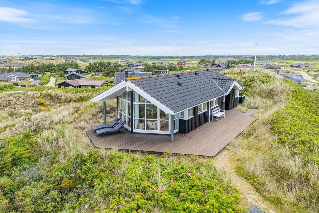 Hyggeligt sommerhus med fantastisk panoramaudsigt i Houvig in Ringkøbing, Holmsland Klit