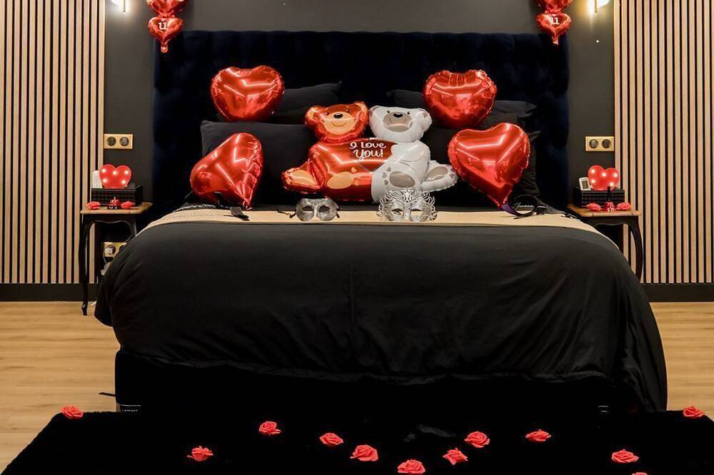 Romantic luxury suite with private spa, sauna & cinema - Romantic escape! in Castres, Región de Castres