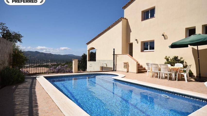 Villa für 8 Personen, mit Pool und Balkon sowie Garten - 1