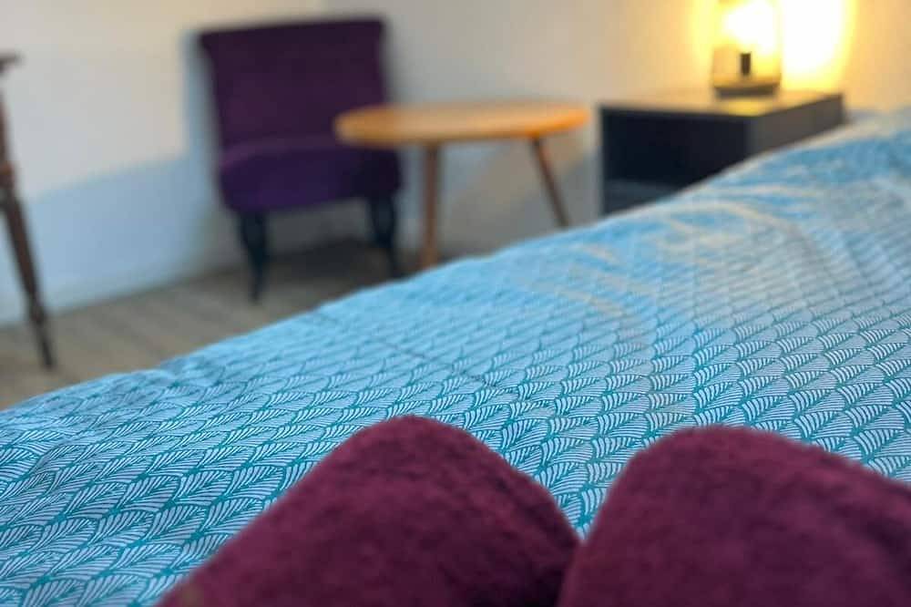 Maison bord de Marne 10 personnes avec piscine et jacuzzi in Châlons-en-Champagne, Marne