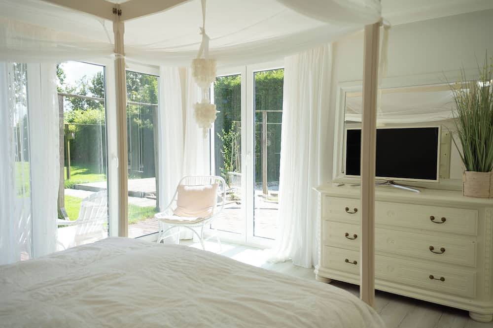 Ganze Wohnung, Stilvoll eingerichtete Ferienwohnung in Friederikensiel – die Ferienwohnung Meer Weiss bietet Ruhe, Charme und einen idyllischen Garten für erholsame Tage an der Nordsee. in Friederikensiel, Wangerland