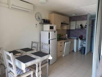 Gîte pour 4 personnes, avec piscine et jardin ainsi que vue sur le lac et vue dans Aqualand (Cap d'Agde)