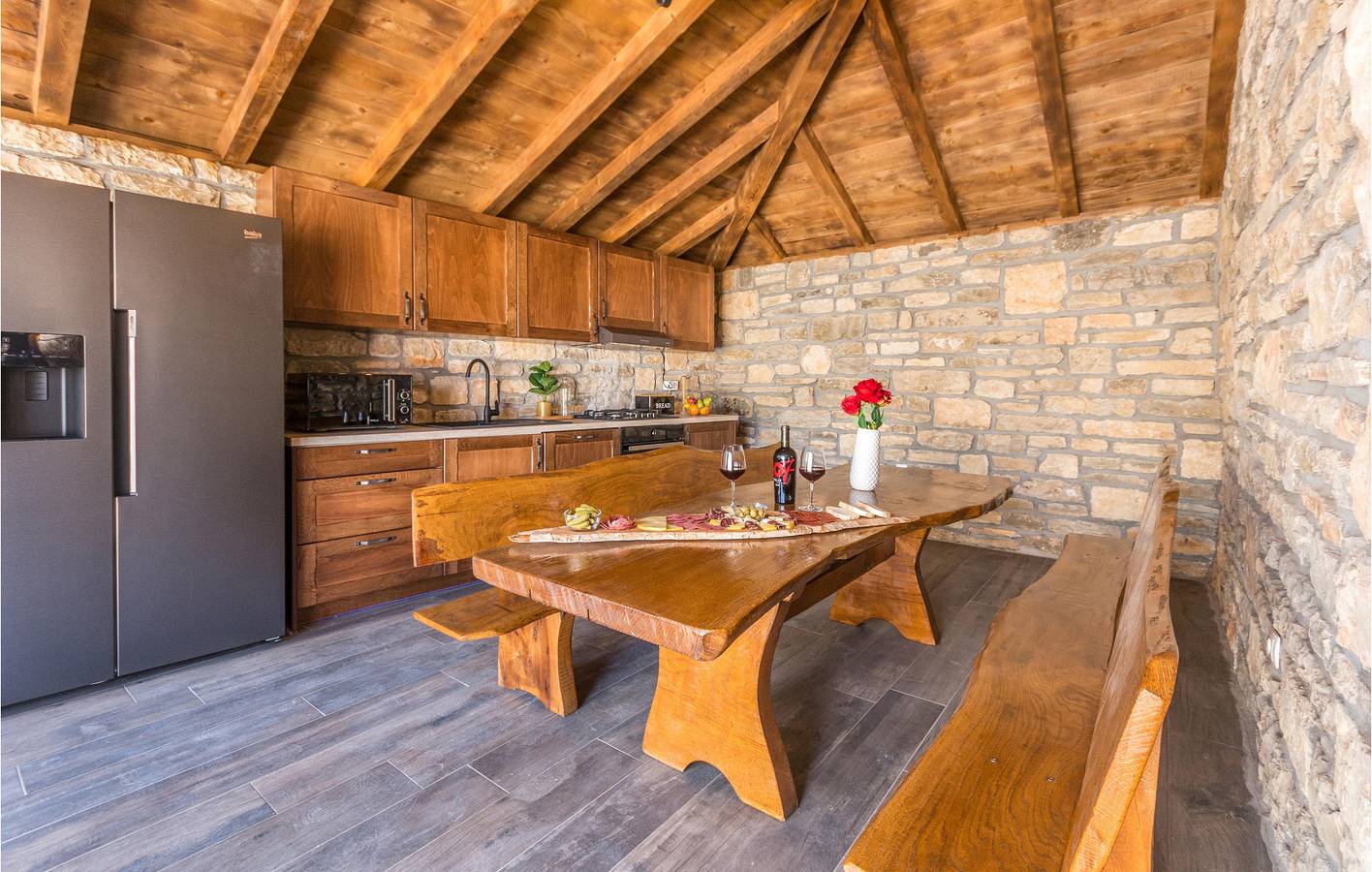 Gemütliche 1-Zimmer-Wohnung mit Pool, Terrasse und WLAN in Grad Benkovac, Zadar