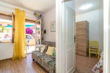 Gîte pour 4 personnes, avec balcon à Isola Rossa