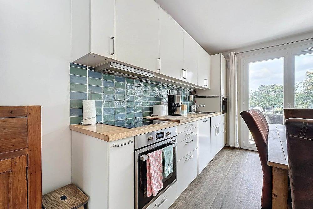 Large 6-bedroom house with garden - sleeps 12 - Quick access to Paris! in Saint-Denis, Sena-Saint Denis