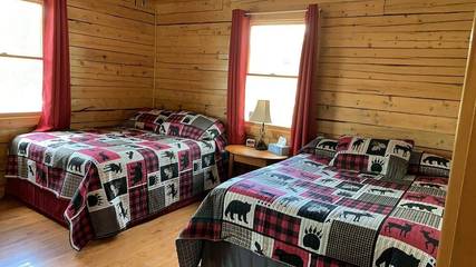 Log Cabin for 5 Guests in Pittsburg (NH), New Hampshire, Picture 3