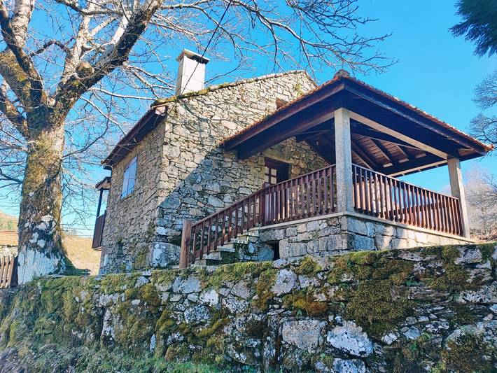 Casa rural para 7 pessoas, com vista para o lago e jardim e ainda varanda, com animais de estimação em Melgaço