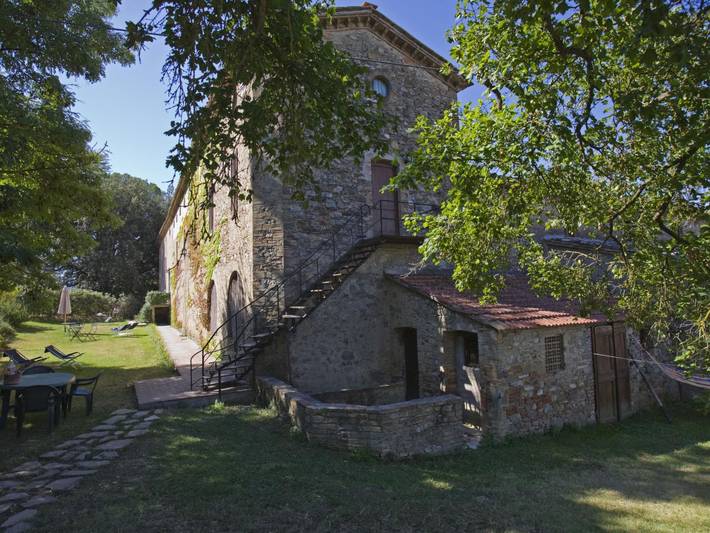 Agriturismo per 6 persone, con terrazza e giardino nonché piscina, adatto a famiglie con bambini a Umbertide