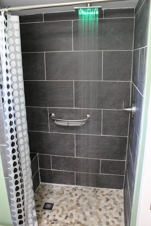 Praktisch Home With Guest House in Lynchburg, Virginia