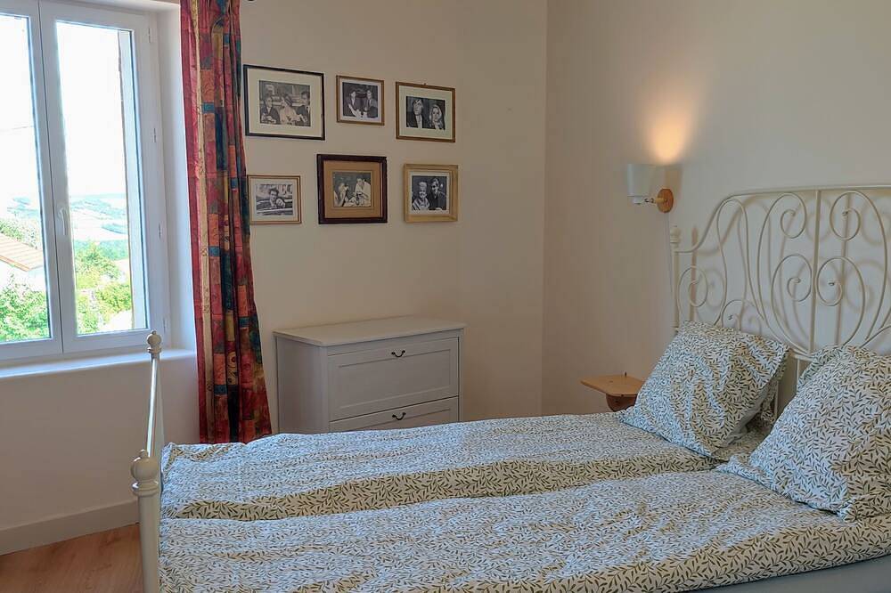 Serene 1-bedroom house in lovely Tannay perfect for relaxing getaway in Tannay, Nièvre