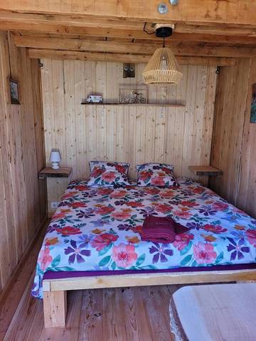 Maison d’hôte pour 6 personnes, avec jardin et bassin pour enfant ainsi que vue et piscine à La Chapelle-Aubareil