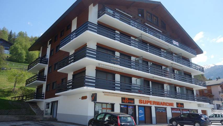 Ferienwohnung für 4 Personen, mit Pool und Balkon in Veysonnaz