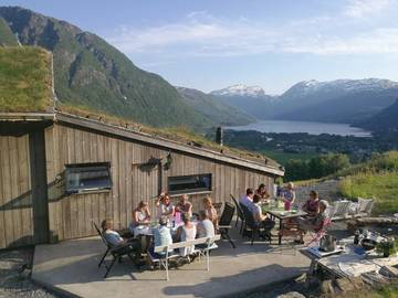 Ferienhaus für 7 Personen, mit Ausblick und Garten sowie Seeblick und Sauna in Odda