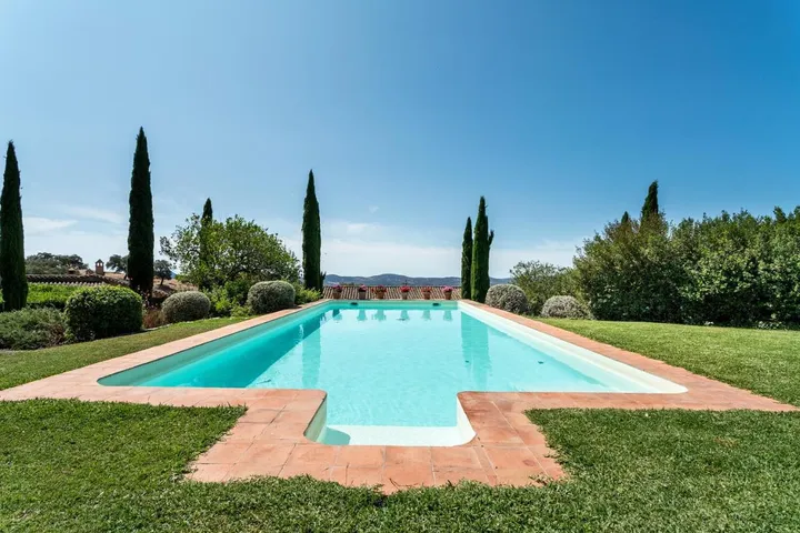 Chalet para 10 personas, con jardín además de vistas y piscina - 1