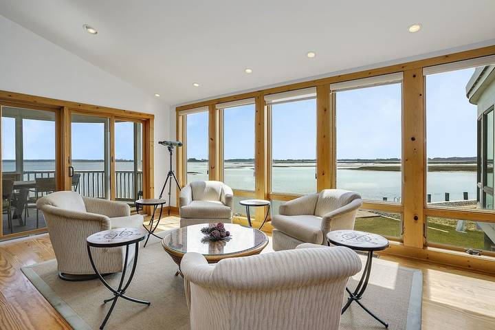 Vacation rental for 8 people, with balcony and yard in Chincoteague Island