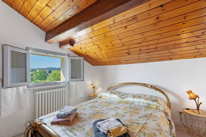 Apartamento inteiro, Apartamento 'Comodo, Pratico E Tranquillo' com vista para a montanha, Wi-Fi e ar condicionado in Arona (Lago Maggiore), Município de Arona