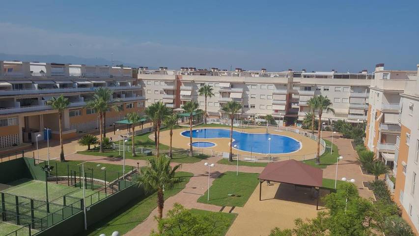 Apartamento para 6 personas, con Balcón y Terraza además de Jardín y Piscina para niños en Almenara