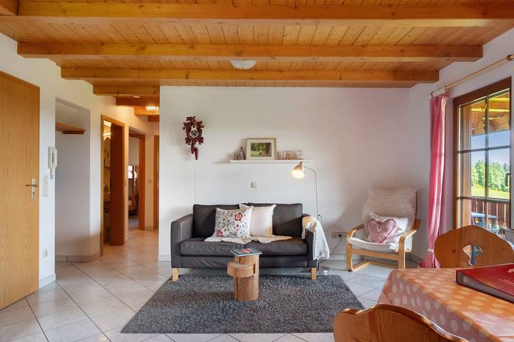 Ganze Wohnung, Apartment Sonnenblick mit Südbalkon, Bergblick, Gemeinschaftsgarten & WLAN in Schonach im Schwarzwald, Südschwarzwald