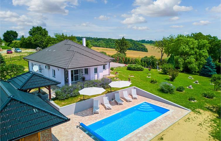 Gemütliche 2-Zimmer-Wohnung mit Pool, Terrasse und Grill in Koprivnica-Krizevci