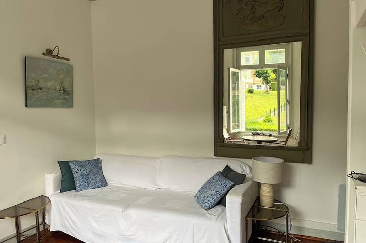 Ganze Wohnung, Ferienwohnung mit Meerblick in Montebello mit direktem Zugang zum Strand. in Trouville-sur-Mer, Lisieux und Umgebung