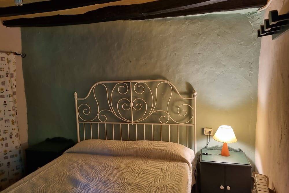 Rural House 'Cargol Mas Violella' with Mountain Views, Pool, and Wi-Fi in Sant Joan les Fonts, Zona Volcanica de la Garrotxa Natural Park