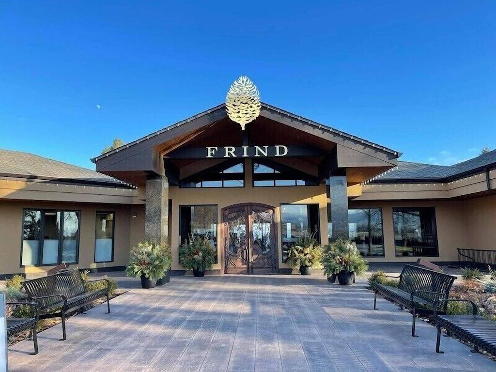 Barona Beach Lake Resort unit 3202 in West Kelowna, Crystal Mountain