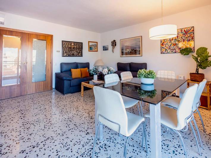 Gîte pour 8 personnes, avec balcon/terrasse ainsi que vue sur l’océan et piscine dans Platja de Calafell - 4