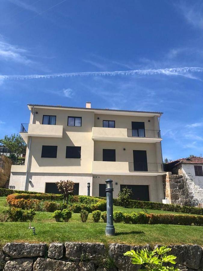 Casa de férias para 7 pessoas, com vista e jardim em Cinfães