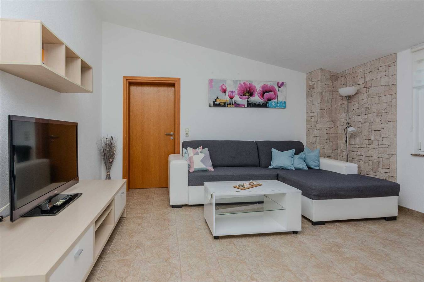 Geheel appartement, Apartment with sea view | 70m from beach | for 2-4 persons in Vir