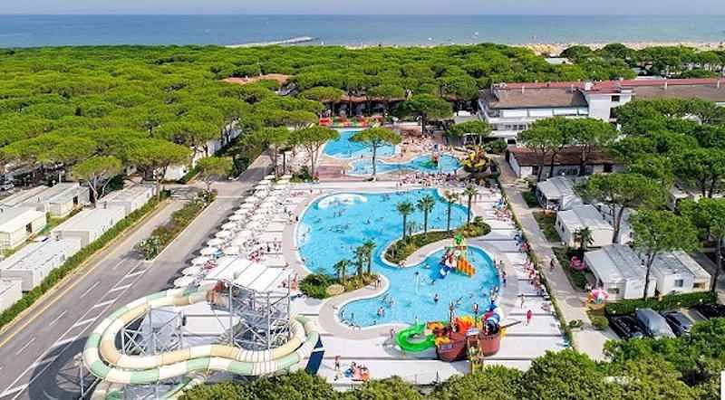Mobilehome with air conditioning, terrace and pool  in Lido di Jesolo, Provincia de Venezia