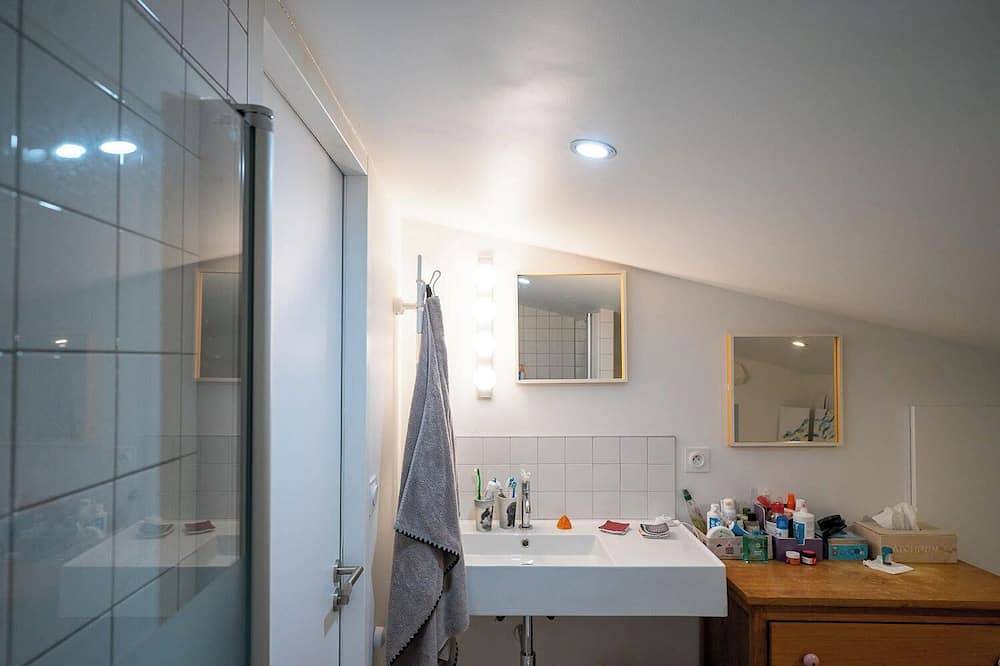 Rent splendid house with pool in the heart of the Alps, sleeps 12 in Meylan, Isère