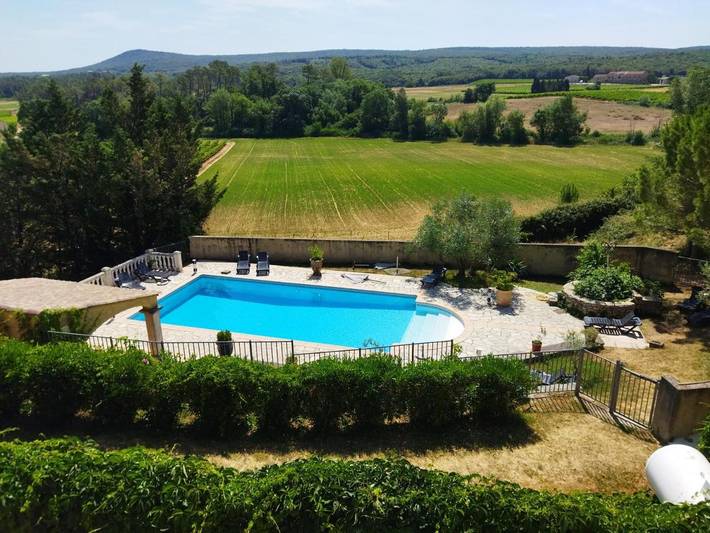 Chambre d’hôte pour 2 personnes, avec piscine ainsi que jardin et vue en Ardèche