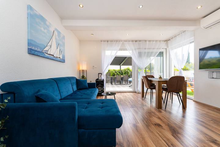 Ganze Wohnung, Apartment Nikita with private pool in Žaborić, Šibenik-Knin