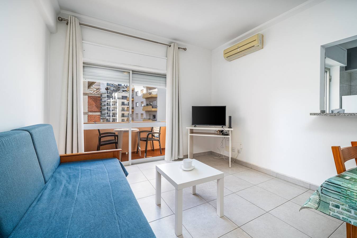 Appartamento intero, Appartamento 'T1 Premium' con piscina condivisa, Wi-Fi e aria condizionata in Praia da Rocha, Portimao