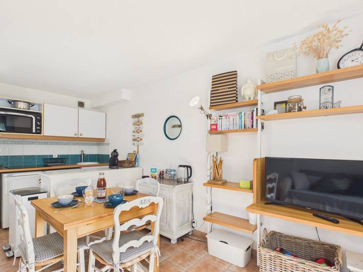 House for 4, pool, garden & griddle in Ars-en-Ré, Ile de Re