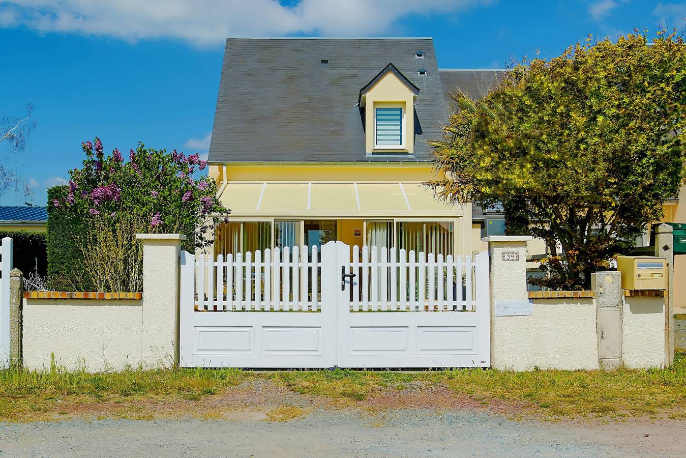 Ferienhaus „L’escale de Marilou“ mit gemeinsamer Terrasse, privatem Garten & Wlan in Pirou, Coutances und Umgebung