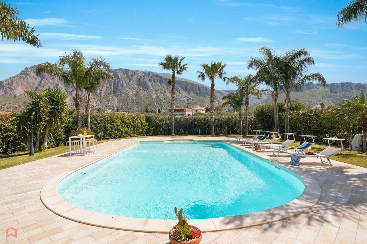 Panoramica Villa con Piscina sul Mare (Sanificata) in Spiaggia di Magaggiari, Cinisi