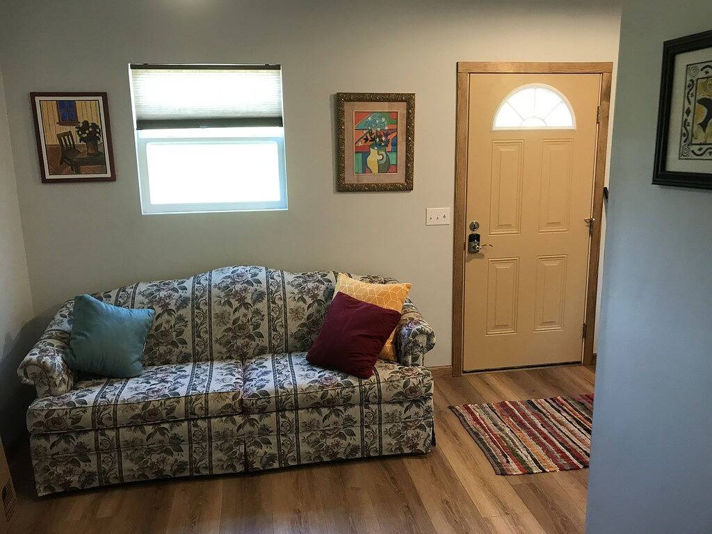 Sleepy Bear #1. One Bedroom Cabin on the Blue Ridge Parkway in Floyd Va in Blue Ridge Parkway, Floyd County