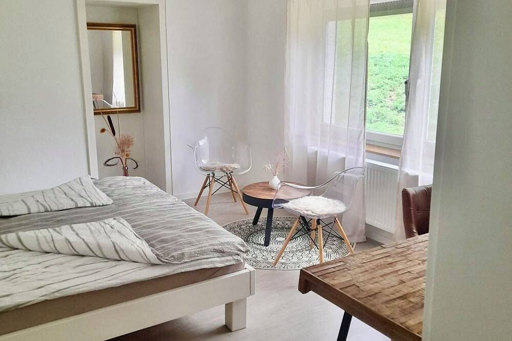 Ganze Wohnung, Erleben Sie Natur pur in unserem idyllischen Doppelzimmer direkt am Waldrand! in Löllbach, Pfälzer Bergland