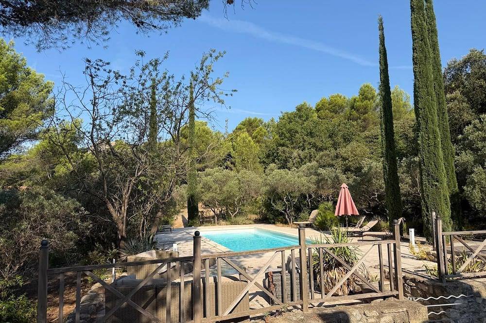 Villa with a pool at the foot of the Luberon, shops nearby – Suitable for 1 to 3 families in Mérindol, Parque natural regional del Luberon