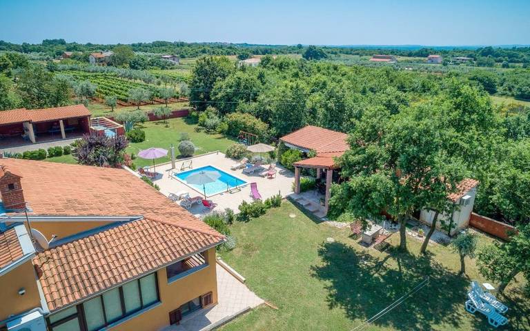 Ferienhaus für 8 Personen, mit Pool und Garten sowie Whirlpool - 1